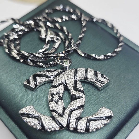 CHANEL Black and Silver Crystal Necklace. S925 Silver - Picture 4 of 4
